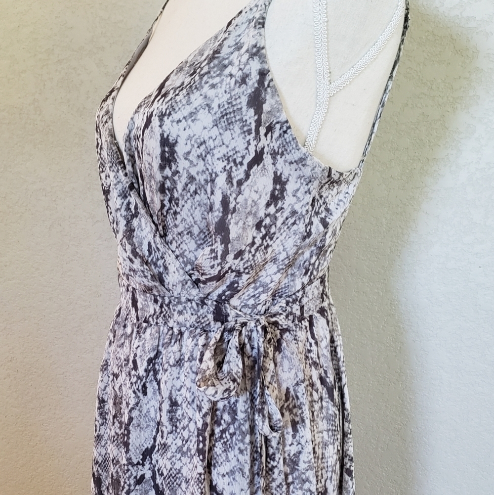 Astr The Label snake print maxi wrap dress size Medium - Picture 2 of 13